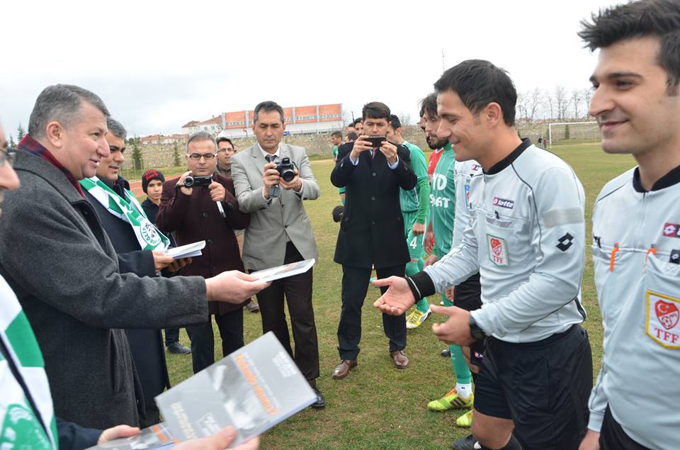 Futbol Karşılaşmasında Kitap Okuma Etkinliği