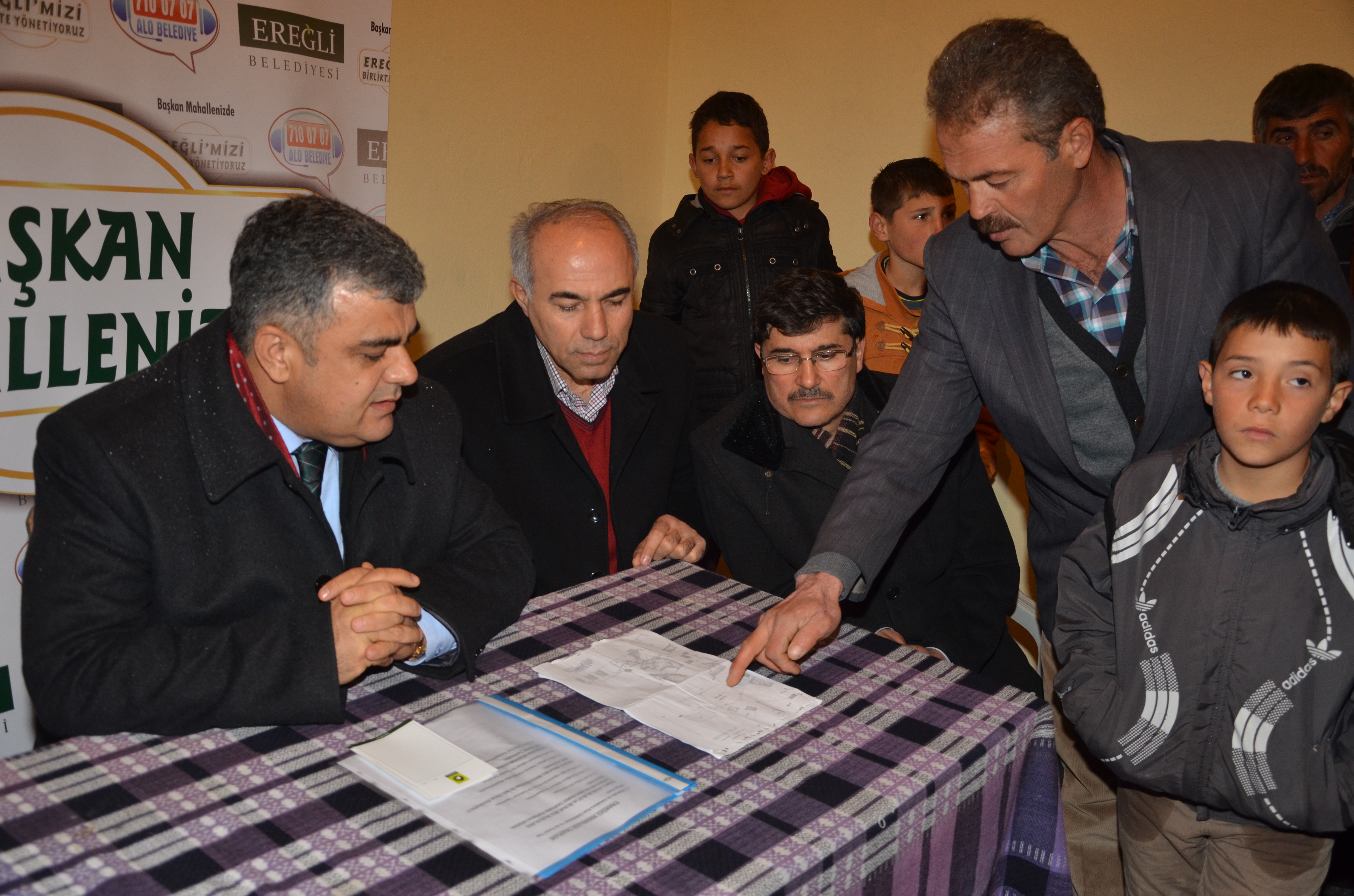 Soğuk Havaya Rağmen Vatandaşla Kucaklaştı