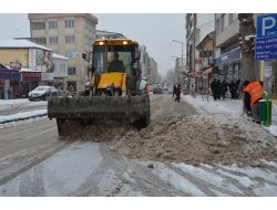 Kar Yığınları Temizleniyor