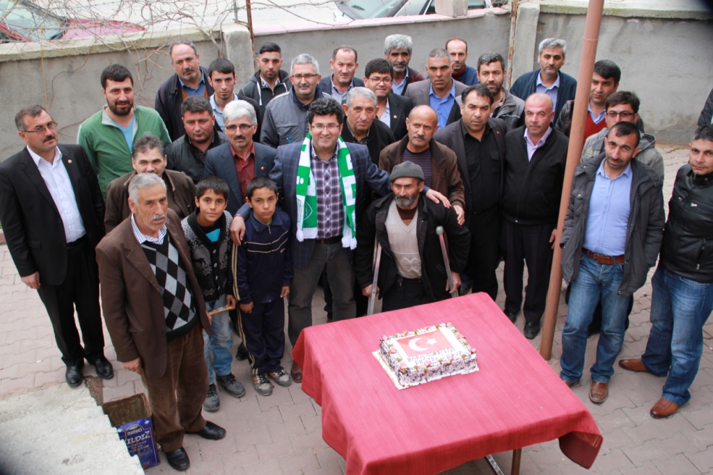 Kardeşlik Pastası Kestiler