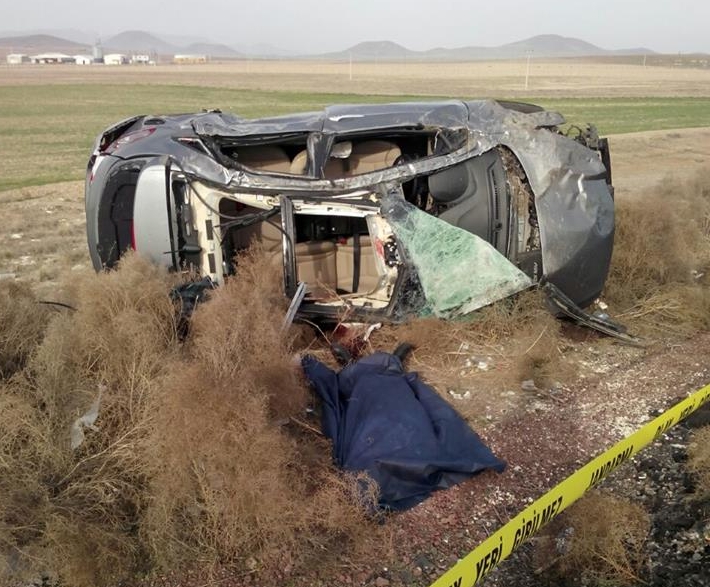 OTOMOBİL TAKLA ATTI  1 ÖLÜ  1  YARALI