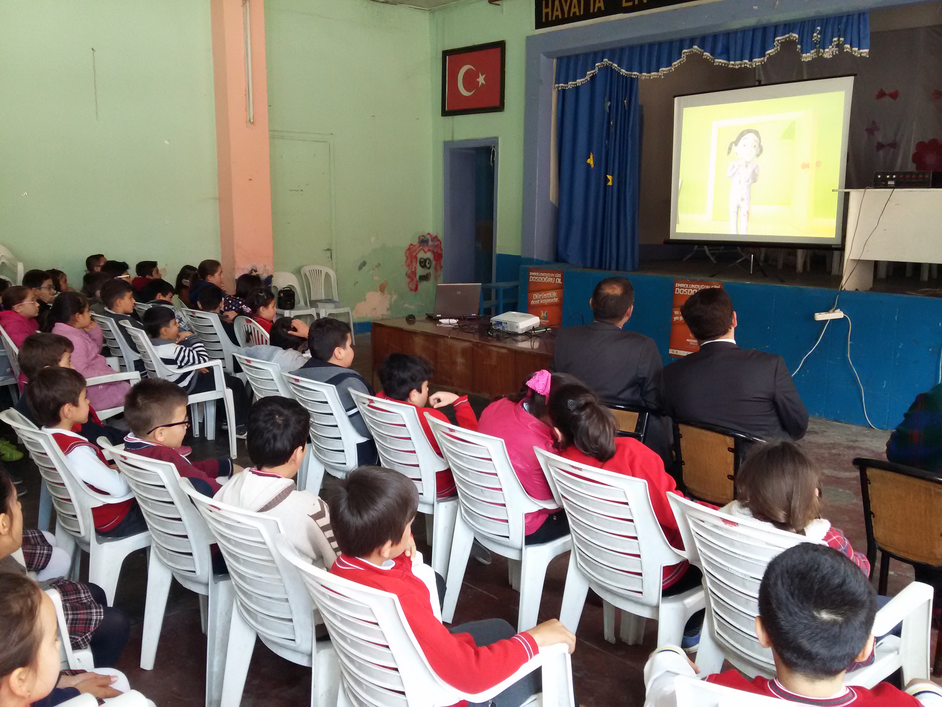 Ereğli SGMM Öğrencilere Kitap Dağıttı