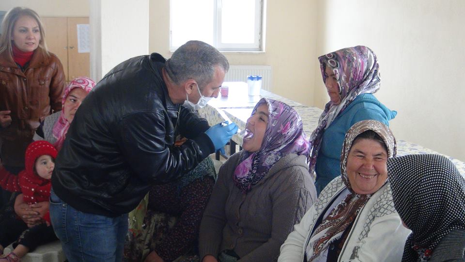 Kadınlar Diş Taramasından Geçti