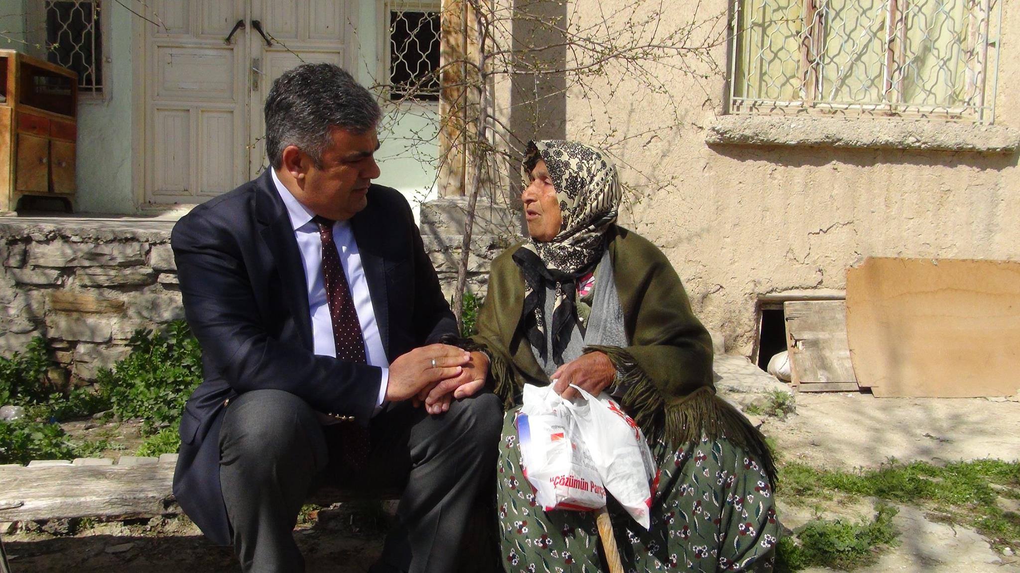 Özgüven El Öptü, Gönül Aldı