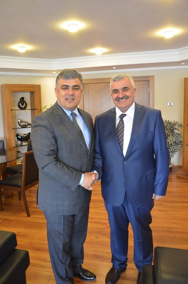 Eski Dostlar Hasret Giderdi