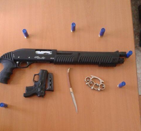 OTOMOBİLDEN ADETA CEPHANELİK ÇIKTI