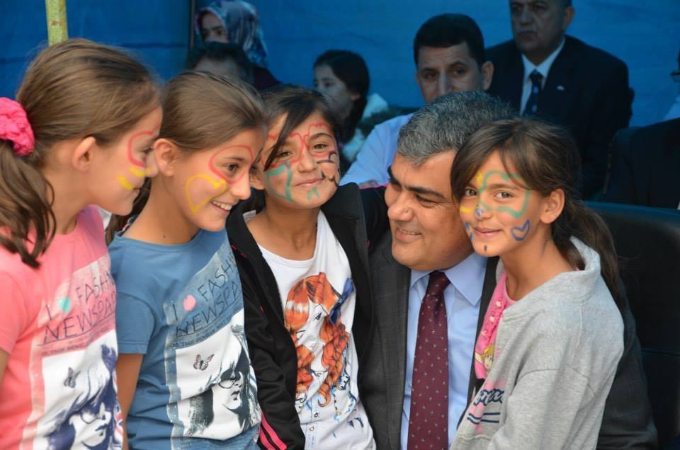 Özgüven, “Yarınlarımızın Teminatı Çocuklarımızın Bayramı Kutlu Olsun”