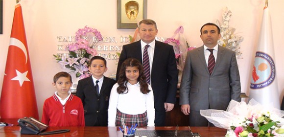 PROTOKOL MAKAMLARI 23 NİSAN DA MİNİKLERİN