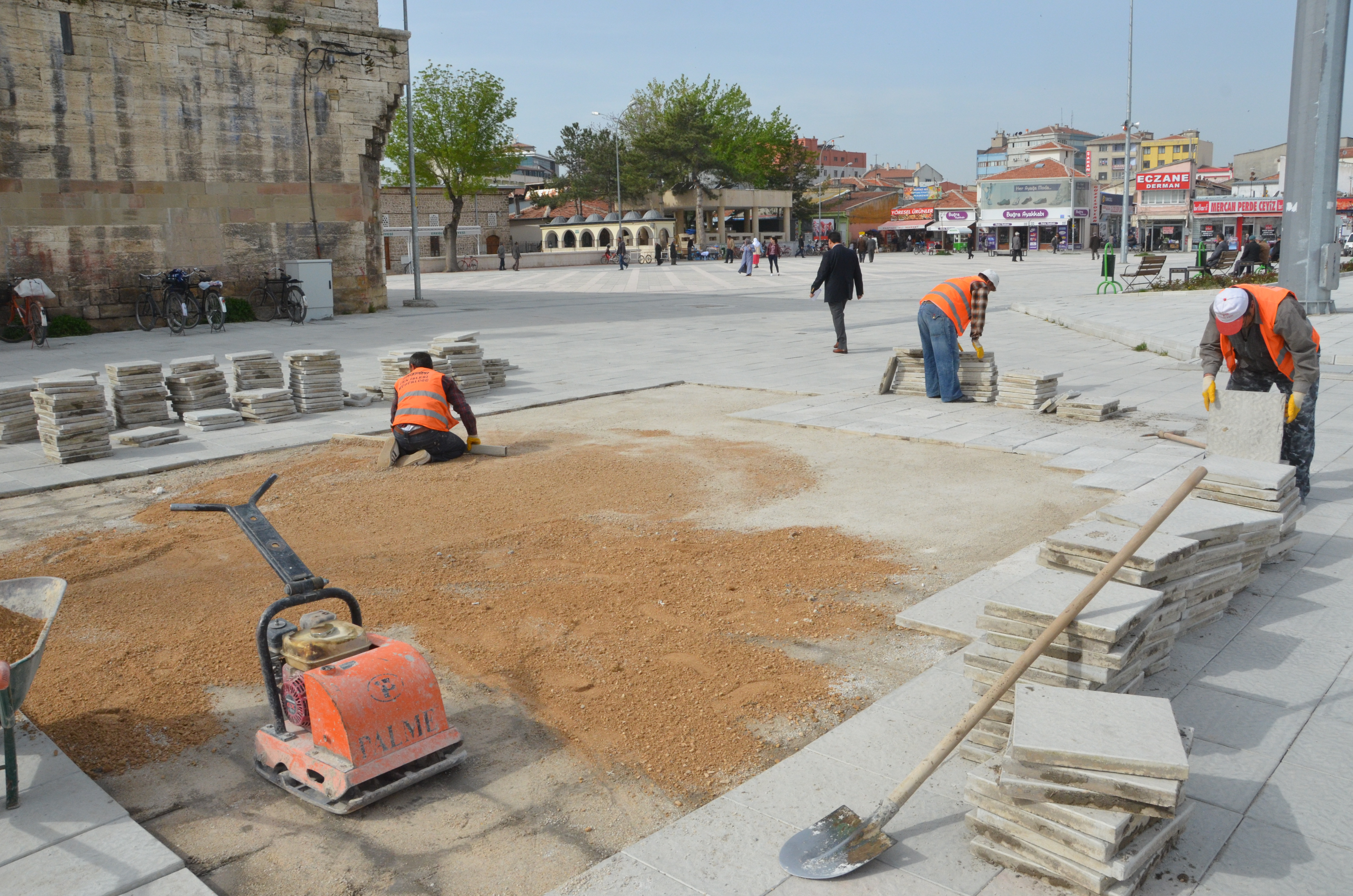 Ulu Cami Meydanı Düzenleniyor