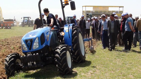 Geleneksel New Holand Tarla Günleri Başladı! SEKTÖR LİDERİ NEW HOLLAND  GÜÇLÜ VE SON TEKNOLOJİ TRAKTÖRLERİNİ ‘TARLA GÜNLERİ’NDE ÇİFTÇİYLE BULUŞTURUYOR