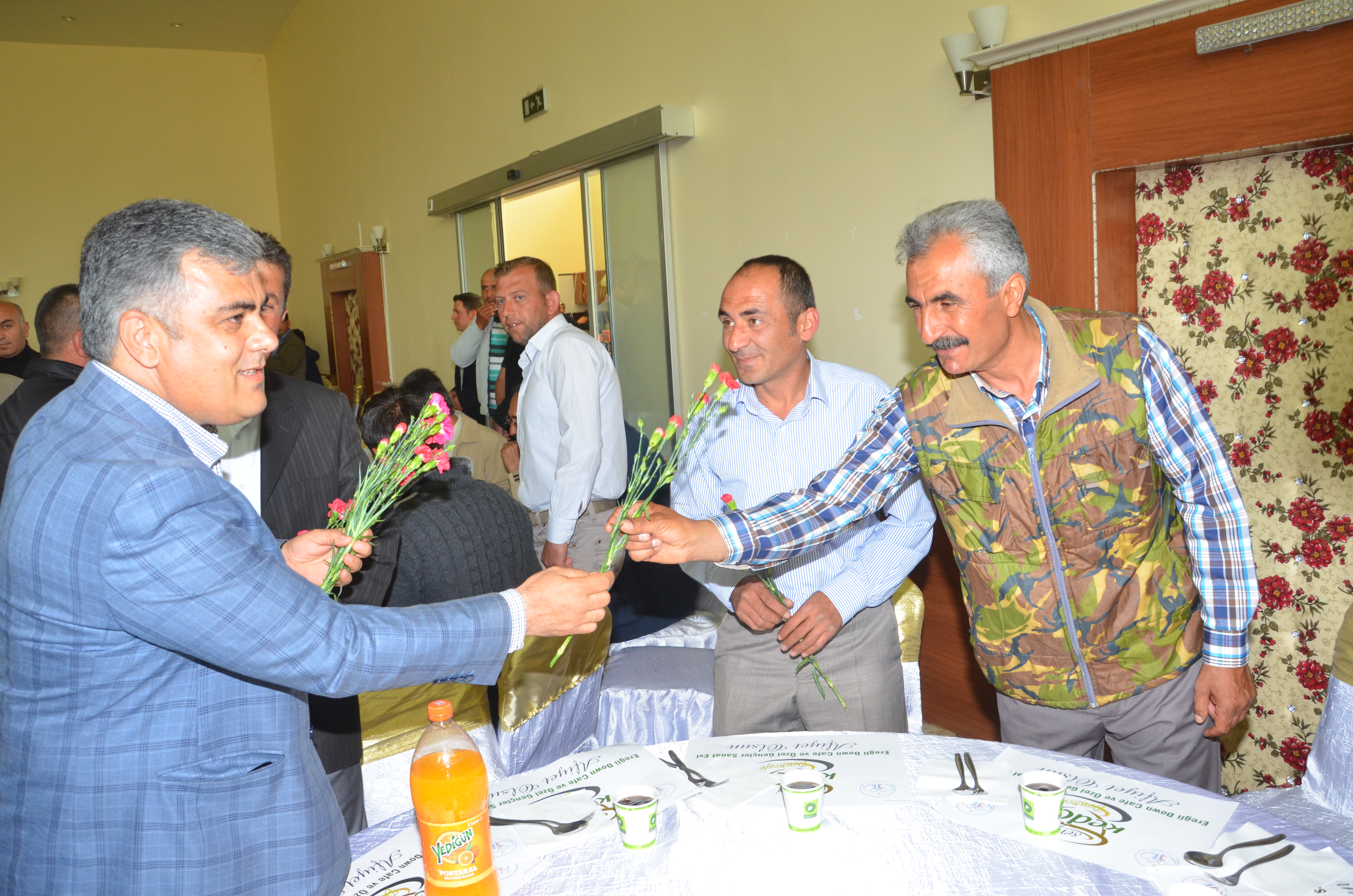 Özgüven, İşçi Bayramında Belediye Çalışanları İle Bir Araya Geldi