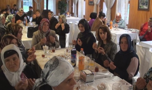 ŞEHİT ANNELERİNİ UNUTMADILAR