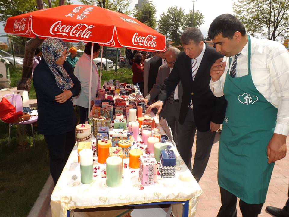 SEVGİ EĞİTİM OKULU SERGİ VE KERMESİ DOWN CAFE’DE AÇILDI