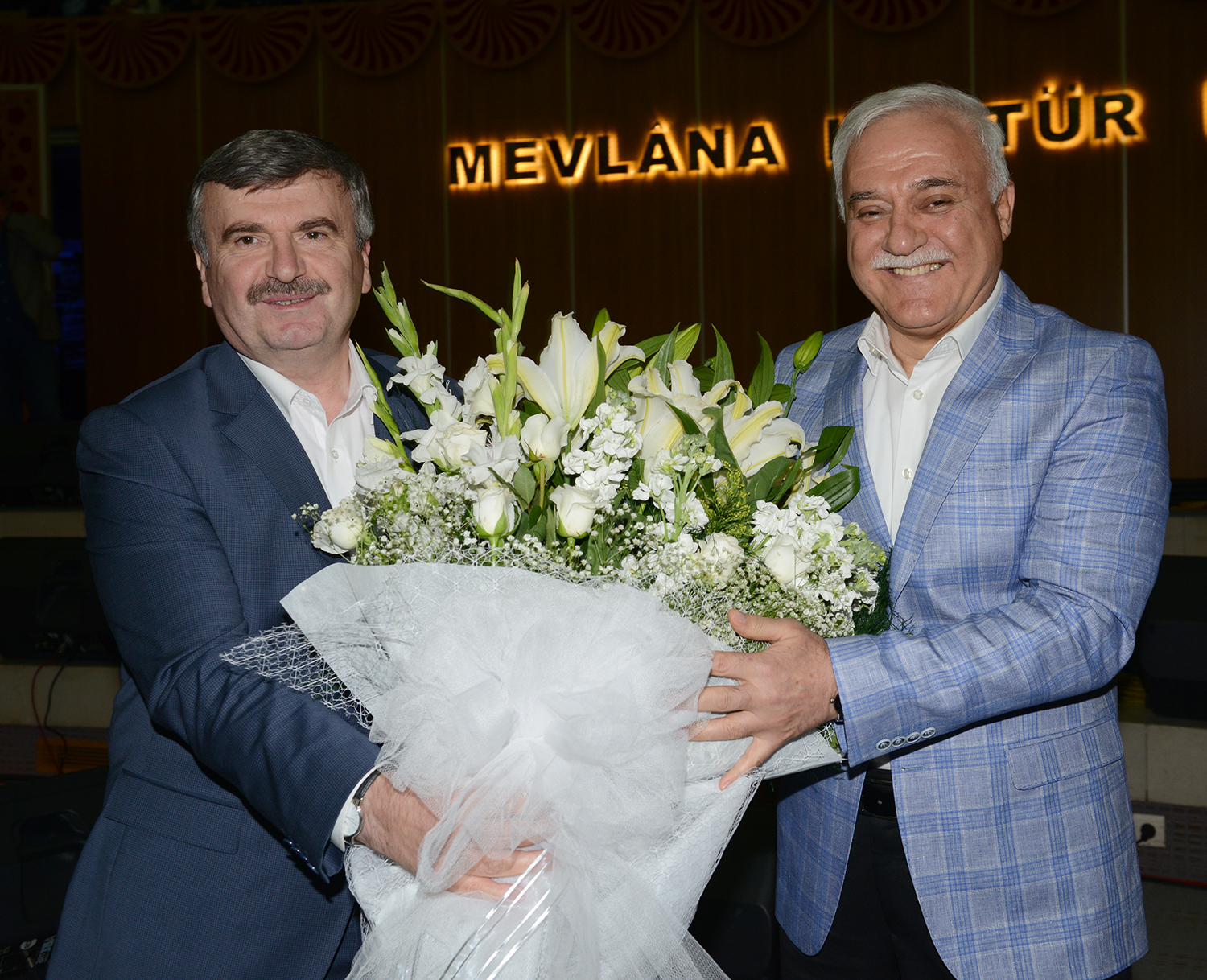 Mutlu Aile Konusunda Dünyaya Örnek Olmalıyız