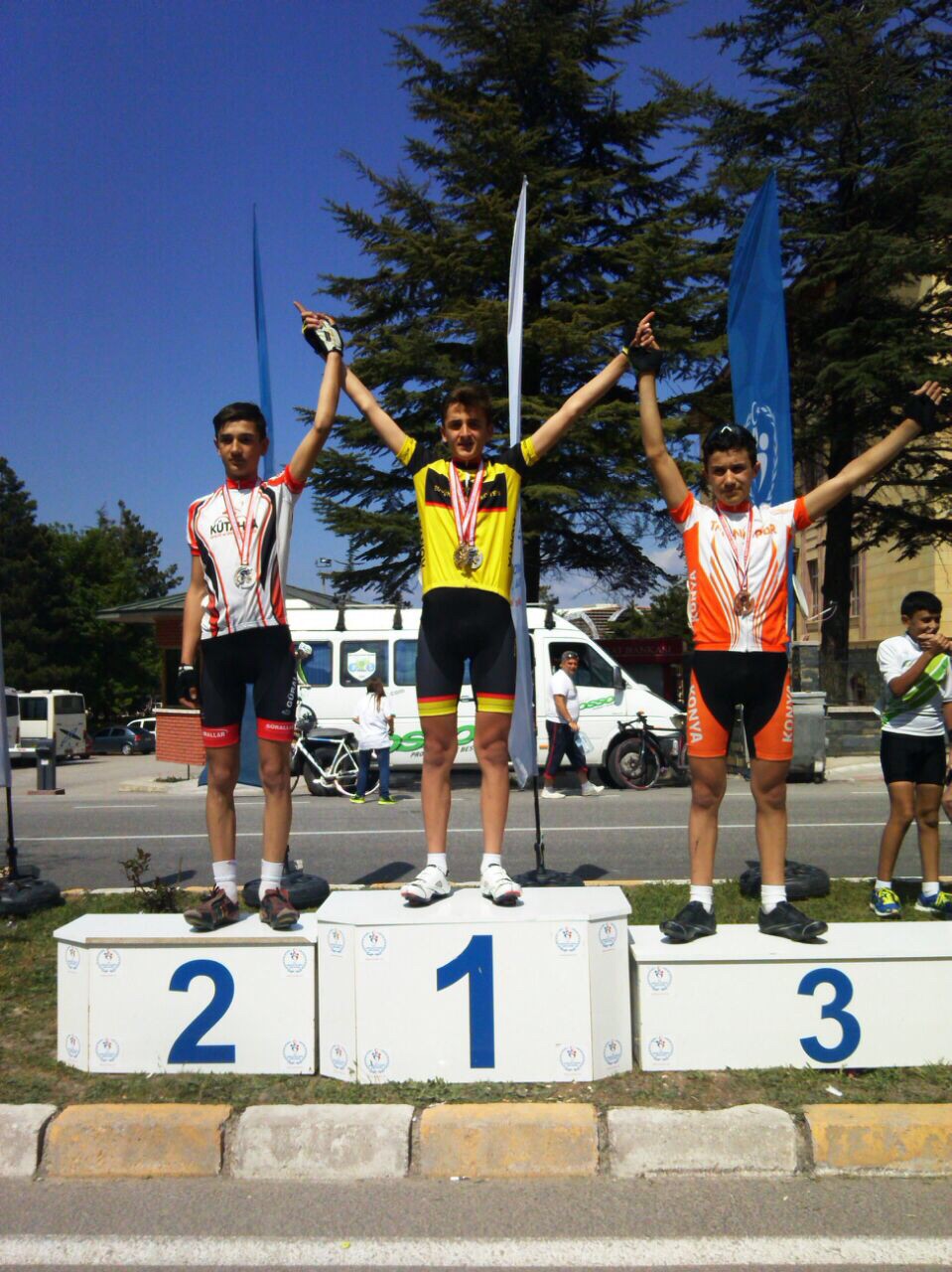 BİSİKLET YOL YARIŞLARI KÜTAHYA’DAYAPILDI