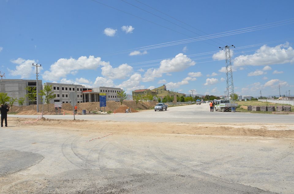 Acil Girişine Göbek Yapılıyor