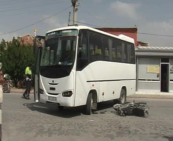 Motorsiklet İle Midibüs Çarpıştı  1 Yaralı