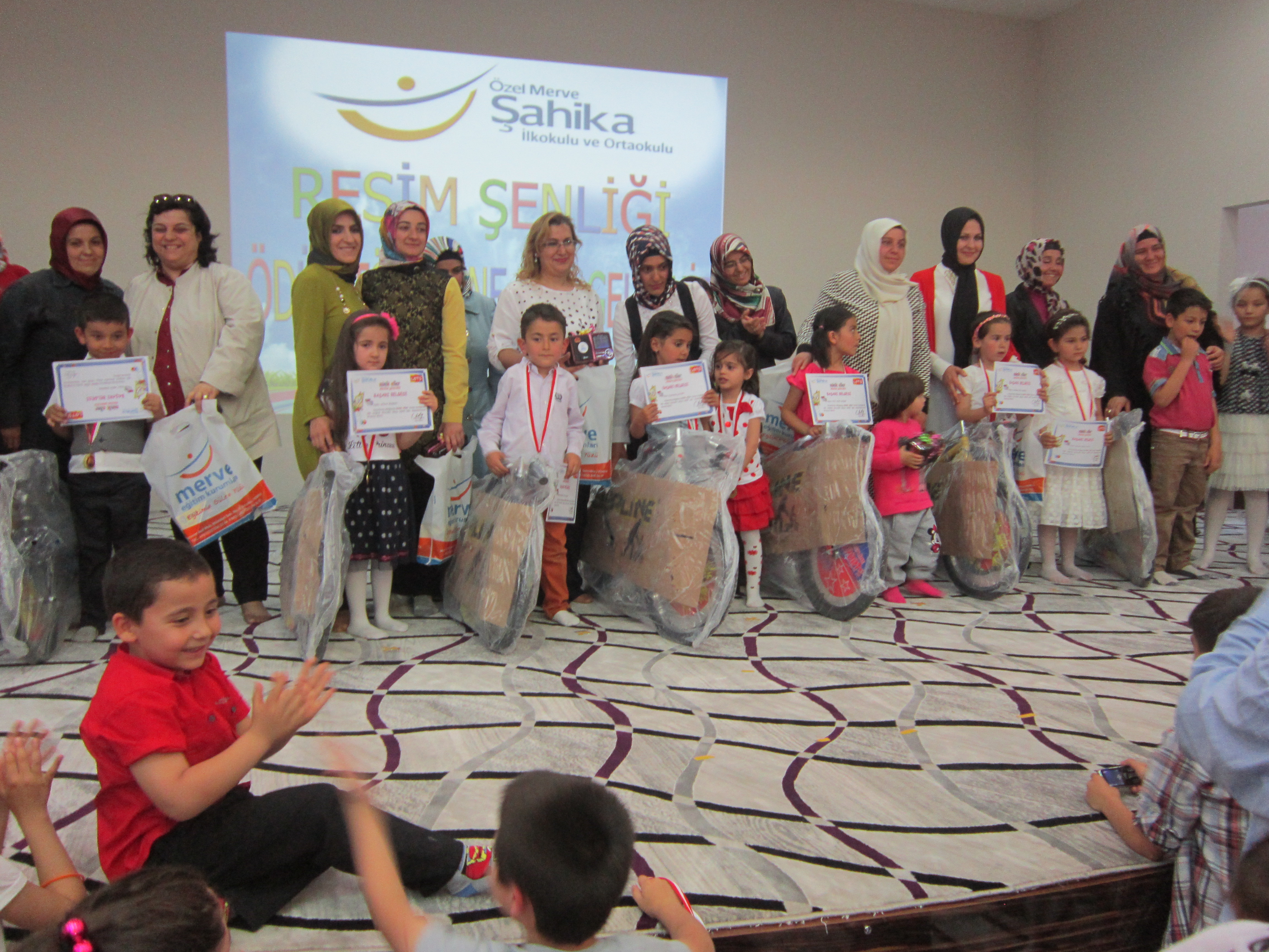 ŞAHİKA KOLEJİ 7.RESİMYARIŞMASI ÖDÜLLERİ VERİLDİ