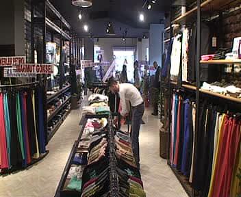 EKİM GİYİM MAGAZASI HİZMETE AÇILDI