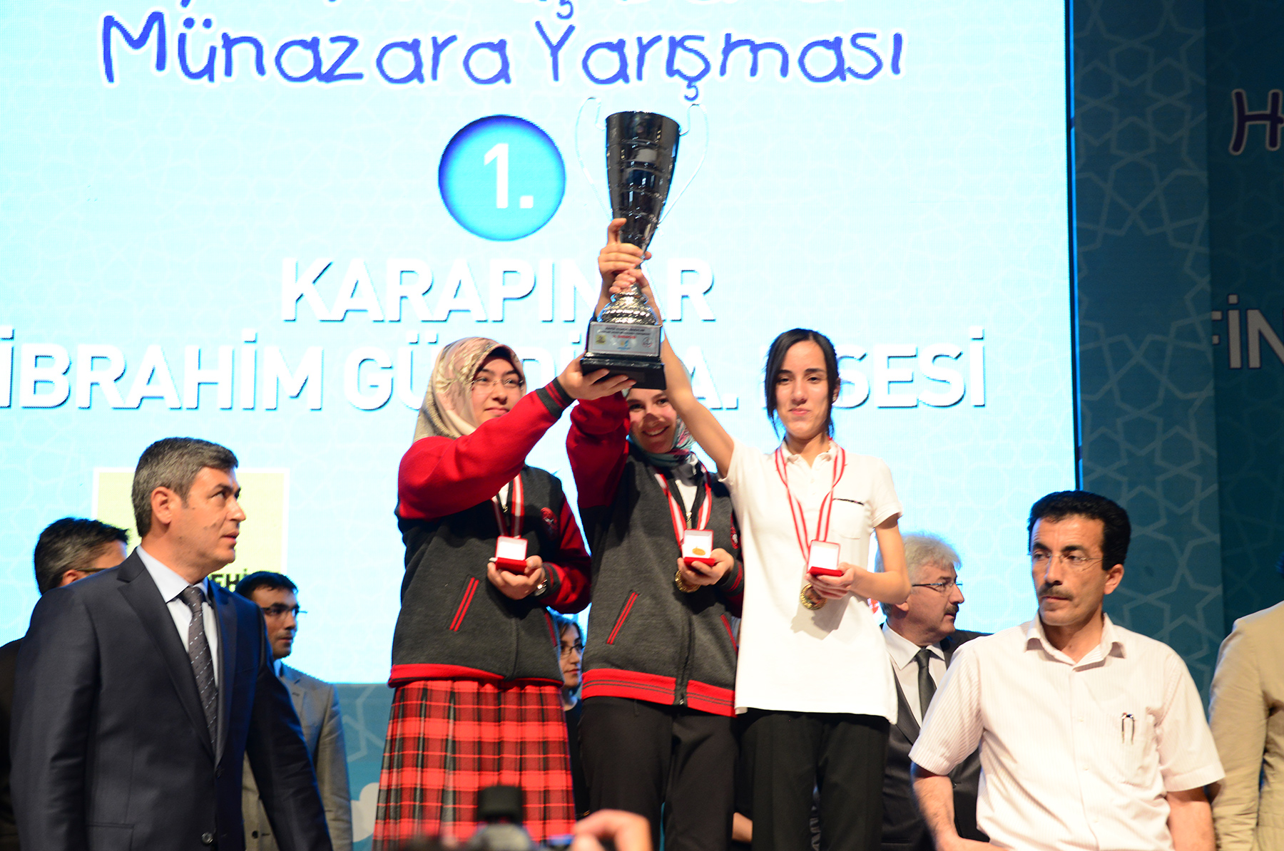 Bilgi ve Münazara Yarışmalarının Ödülleri Verildi