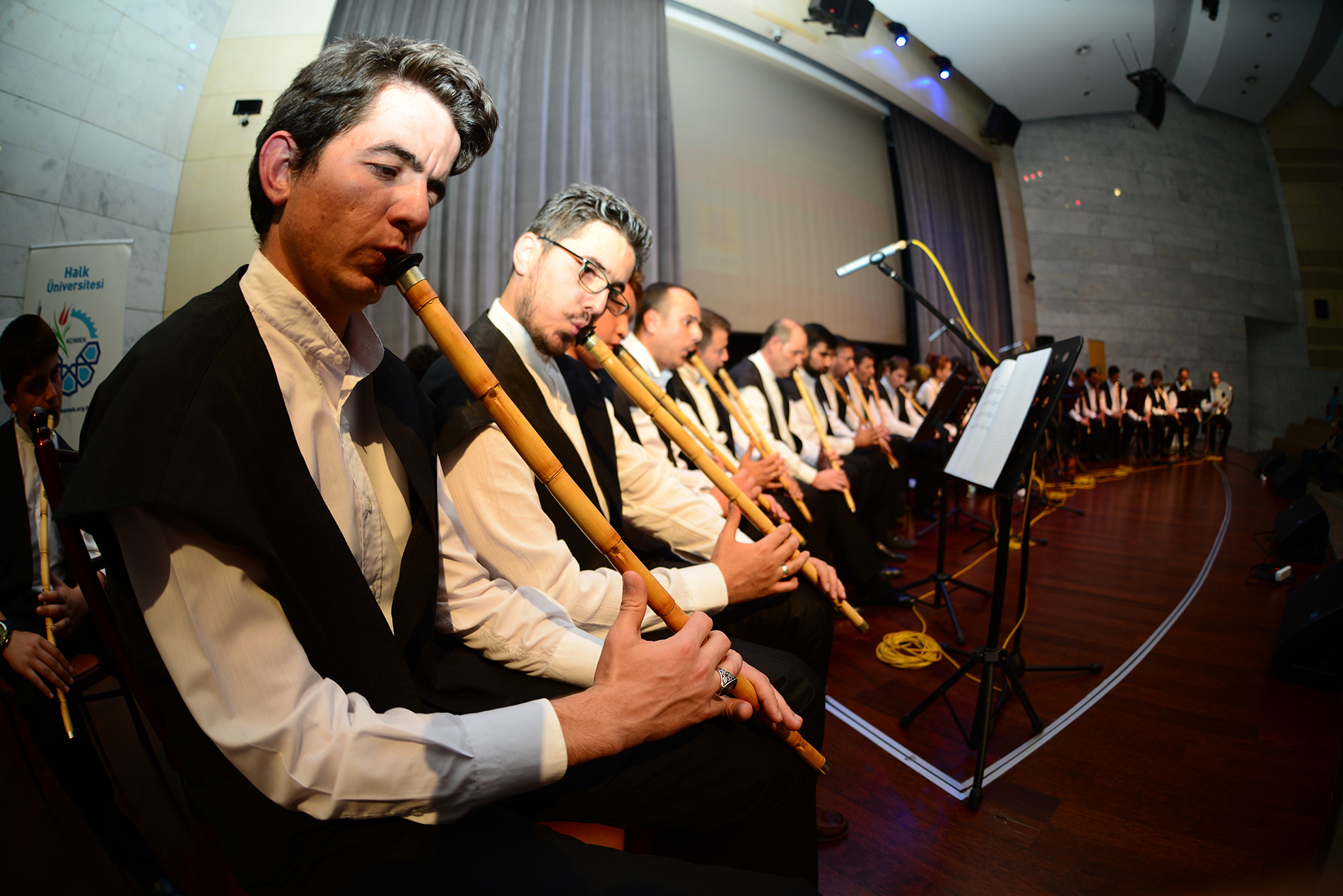 Konya’nın En Büyük Sanatsal Etkinliğinde TRT Sanatçılarıyla Gala Gecesi