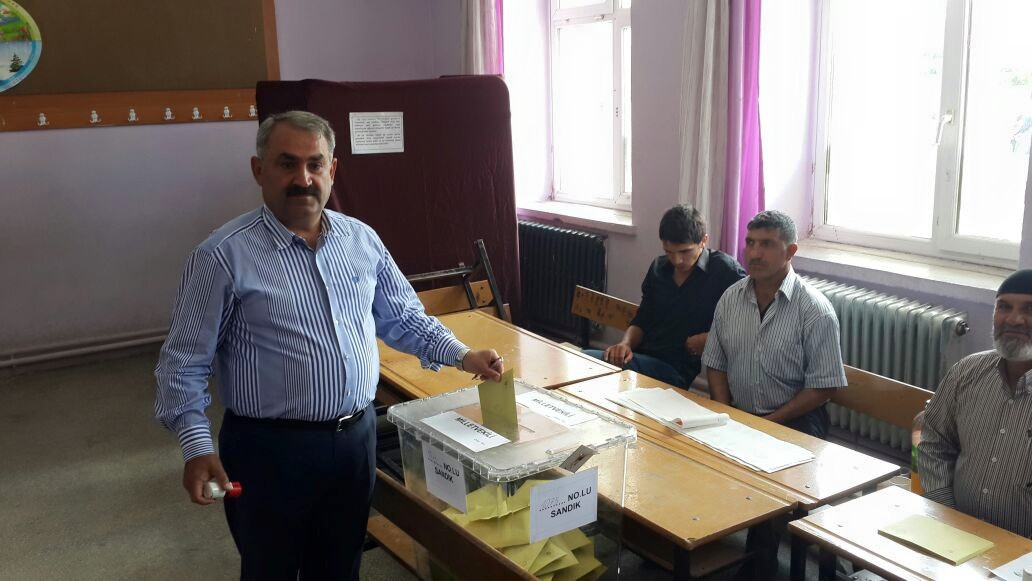 Ak Parti Milletvekili Adayı Halil Etyemez Oyunu Kullandı