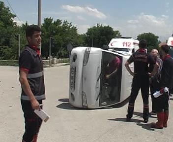 KARAYOLLARI  KAVŞAĞINDA TRAFİK KAZASI