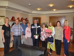 Kursiyer Hanımlardan Özgüven’e Teşekkür Çiçeği