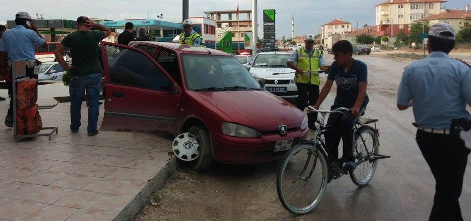 SANAYİ YOLUNDA TRAFİK KAZASI