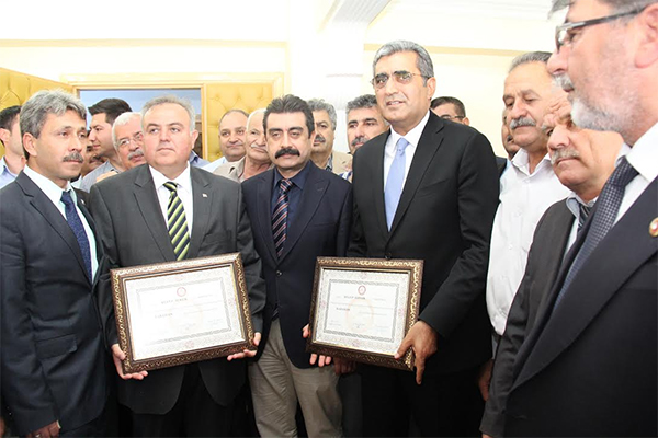 Konuk ve Şeker mazbatasını aldı