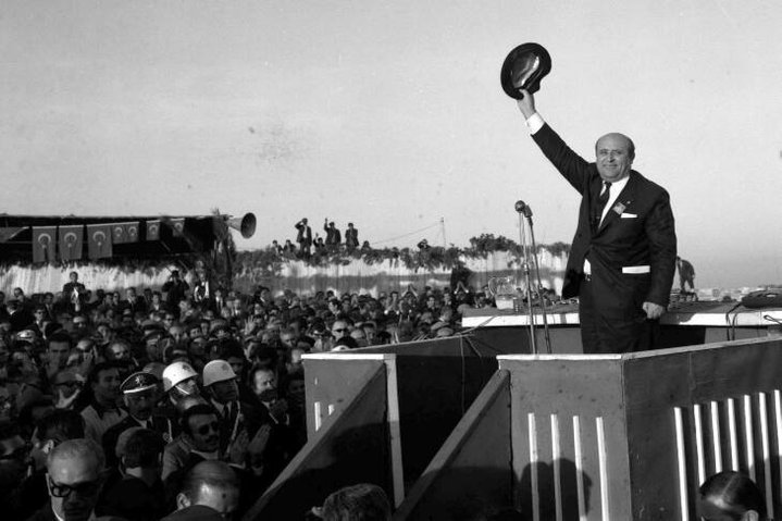 Fötr Şapkalı "Baba" Süleyman Demirel Hayatını Kaybetti