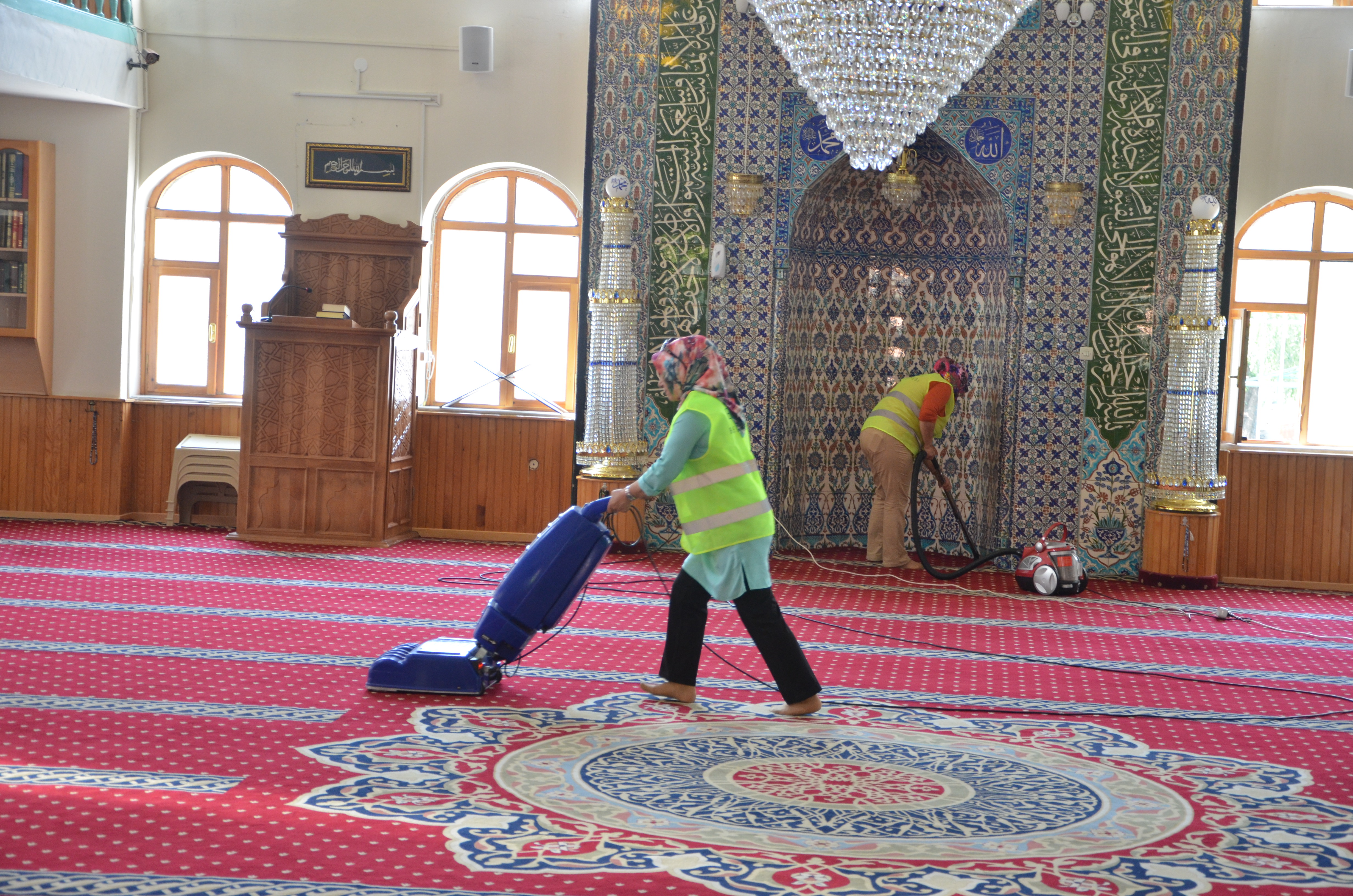 Camiler Temizleniyor