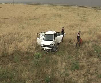 OTOMOBİL ŞARAMPOLE UÇTU  4 YARALI