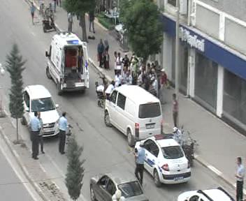 Şarjlı Bisiklet İle Otomobil Çarpıştı 1 Yaralı