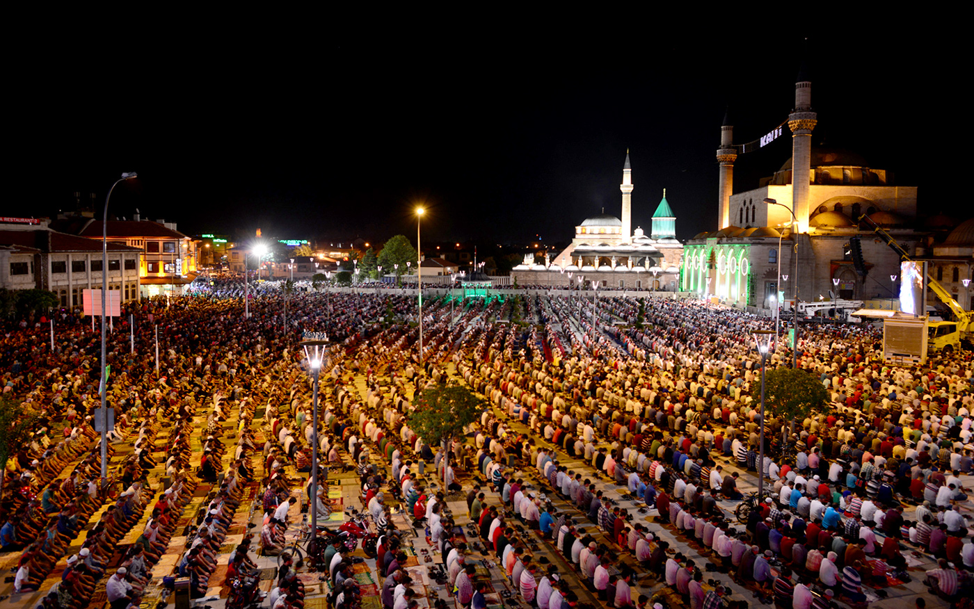 Mevlana Meydanı’nda Muhteşem Kadir Gecesi Coşkusu