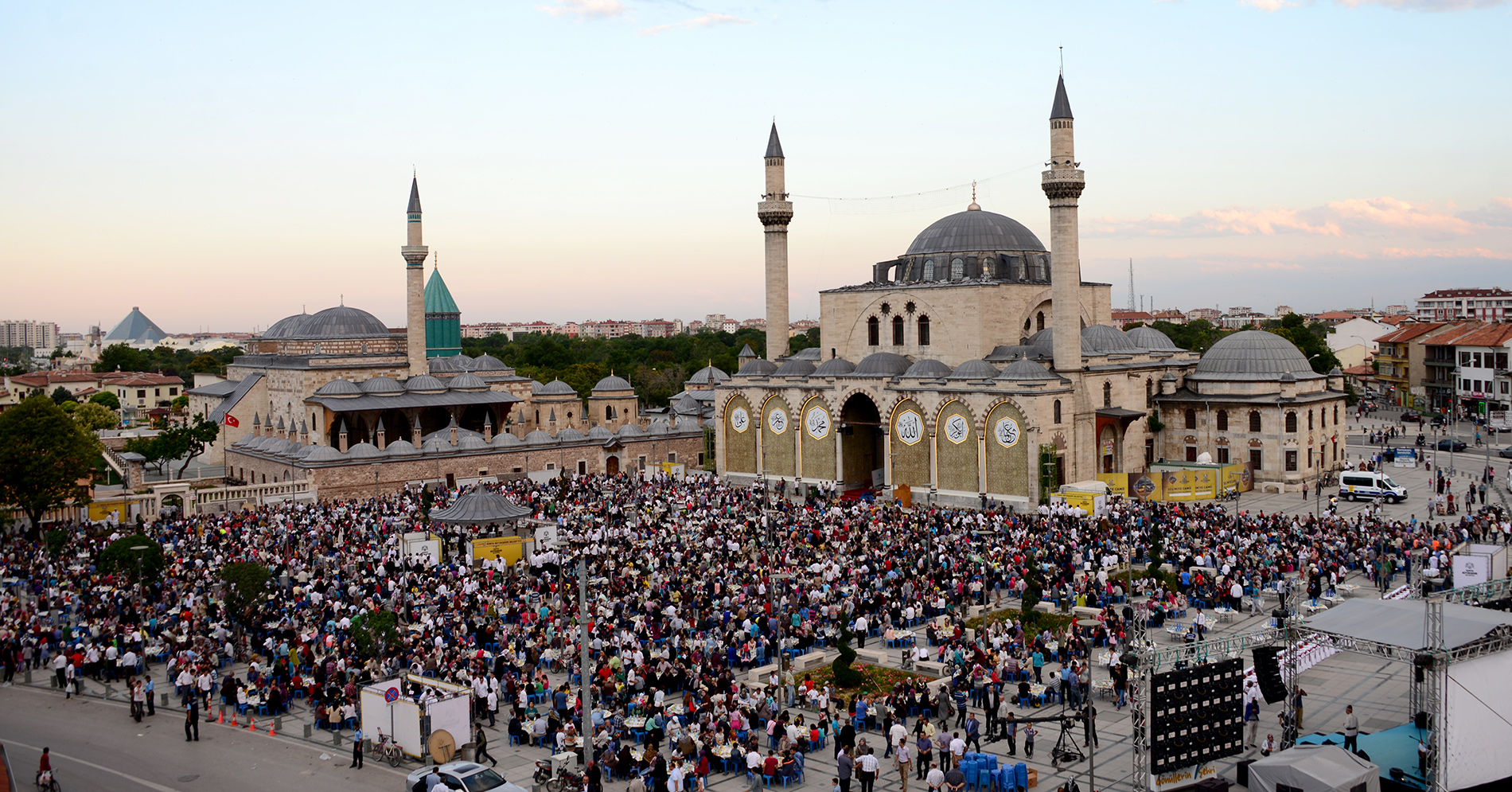 İftarlarda 100 Bin Kişiyle Buluştuk