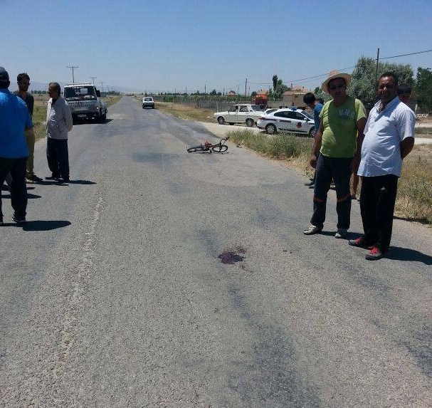 ÇİLLER MAH. OTOMOBİLİN ÇARPTIĞI BİSİKLET SÜRÜCÜSÜ HAYATINI KAYBETTİ