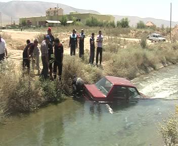 Otomobil Sulama Kanalına Uçtu: 2 Yaralı