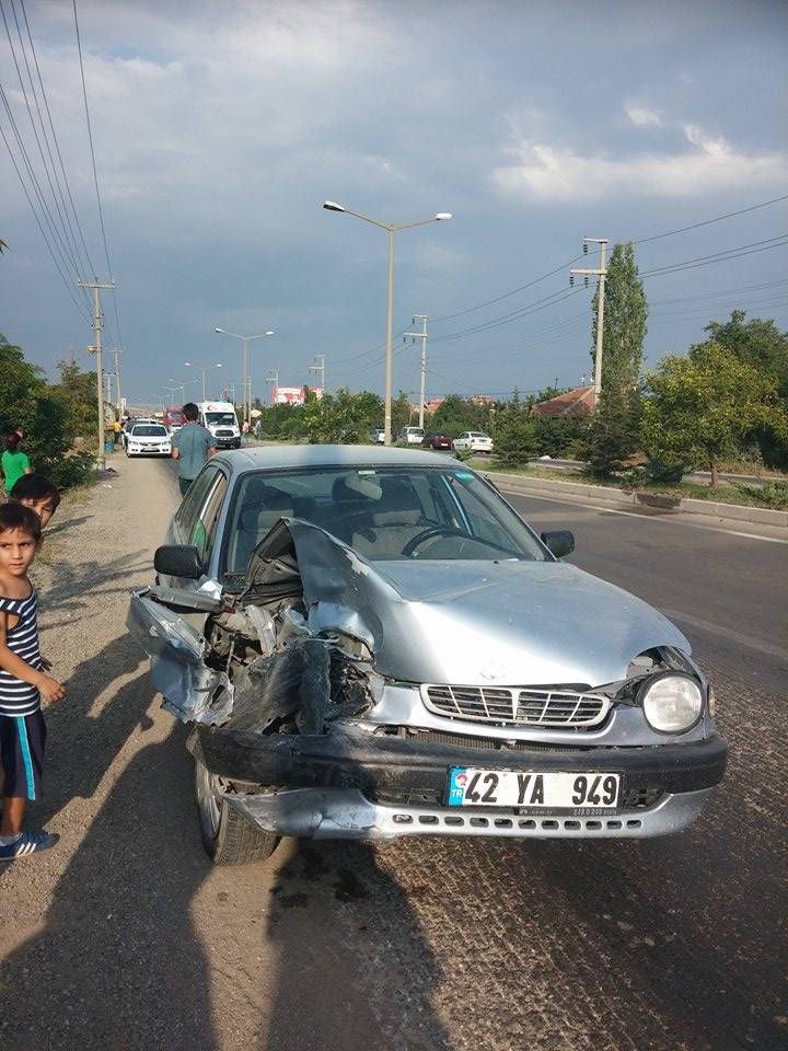 OTOMOBİL BİR BAŞKA OTOMOBİLE ARKADAN ÇARPTI  1 YARALI