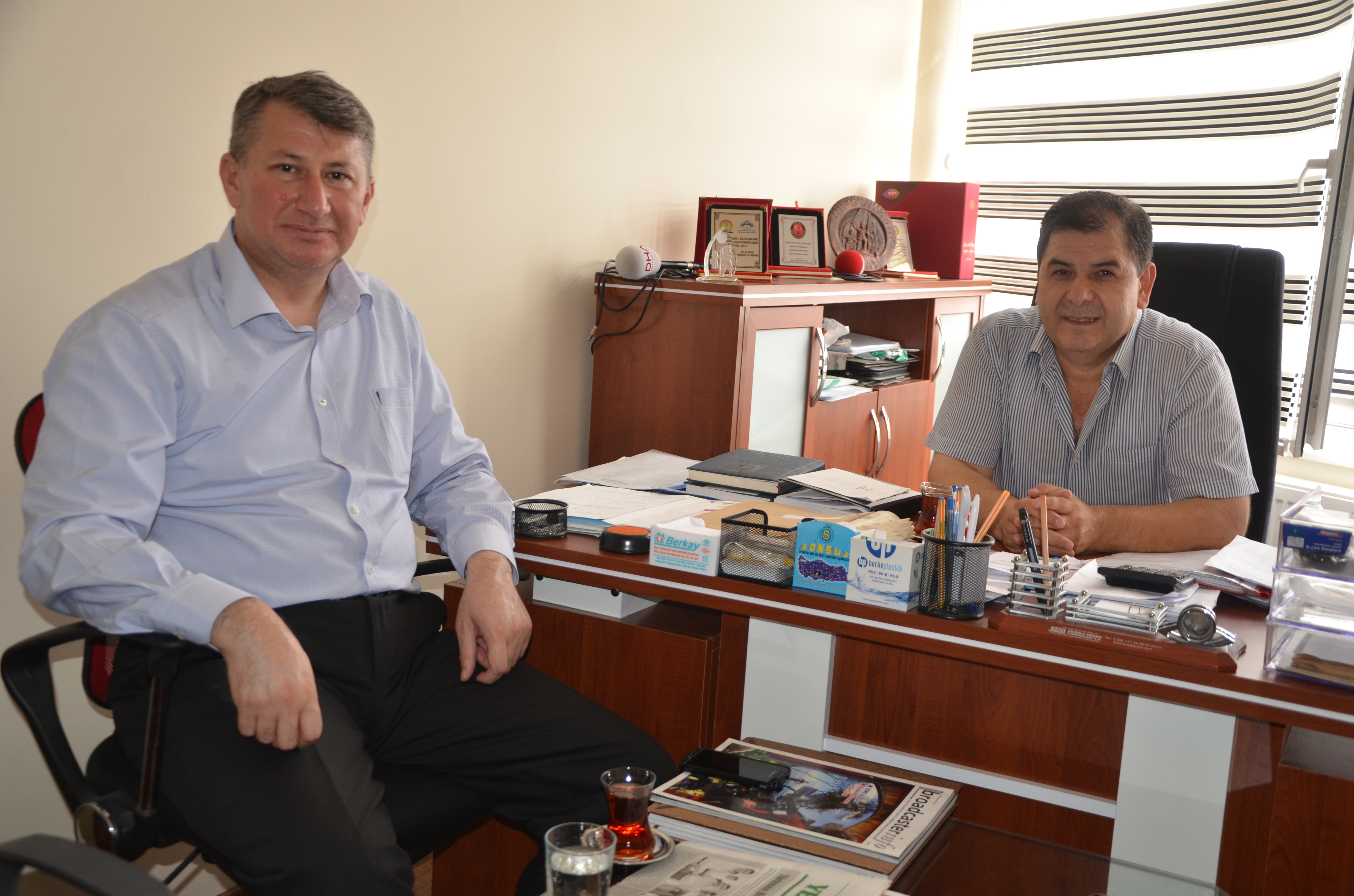 Kaymakam Erden'den Metro Tv’ye veda ziyareti