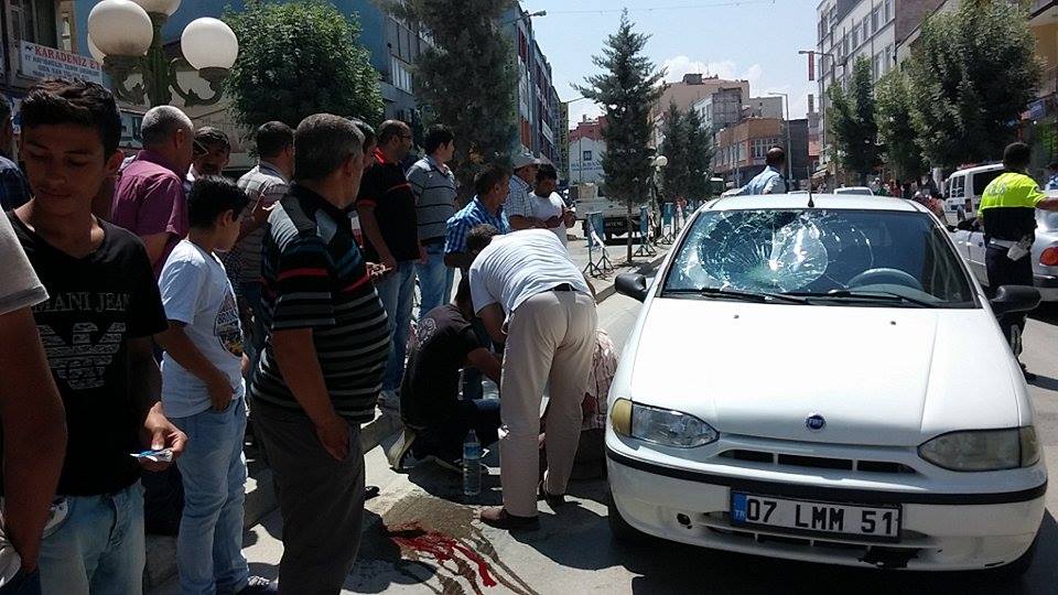 Otomobil Yaya Çarptı 1 Yaralı