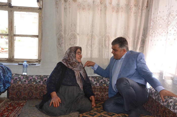 Özgüven Gönülleri Kazanıyor