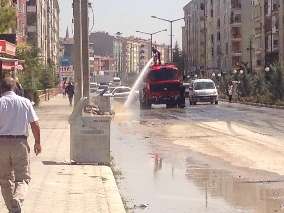 Caddeler Yıkanıyor