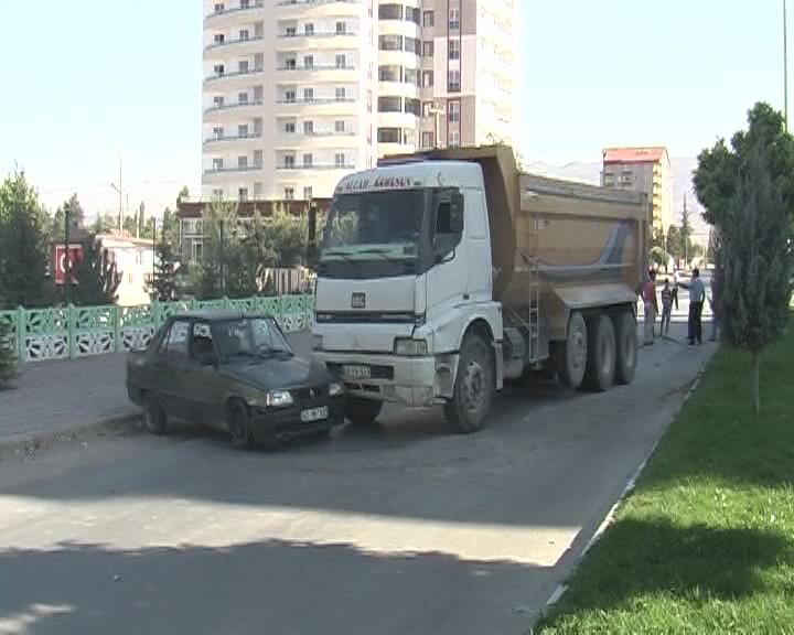 HASTANE YOLUNDA TRAFİK  KAZASI  1 YARALI