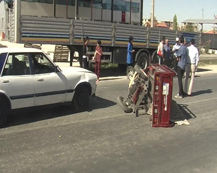 Otomobil ile üç tekerli motosiklet çarpıştı 1 yaralı