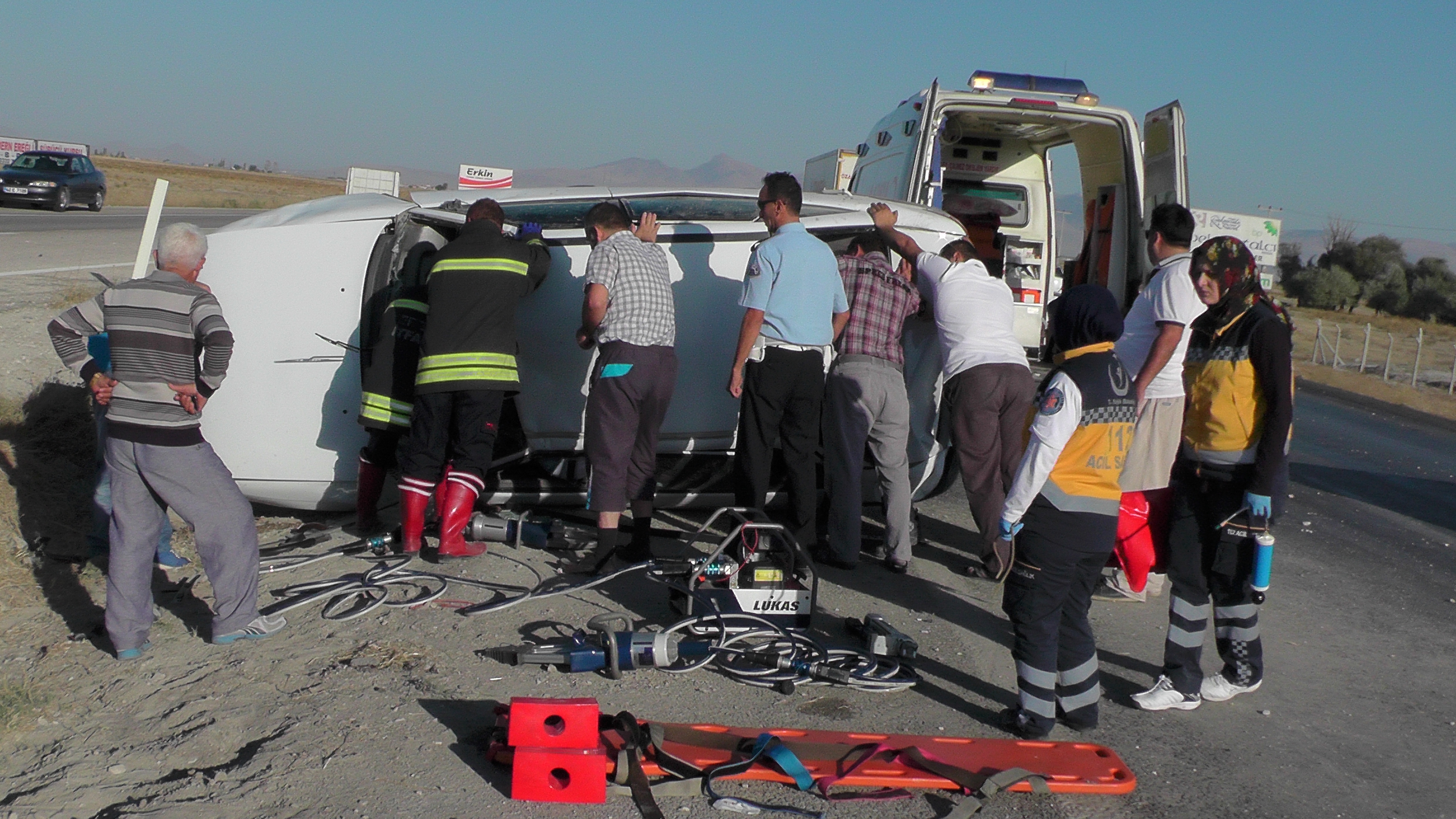 OTOMOBİL TAKLA ATTI  1 AĞIR 4 YARALI