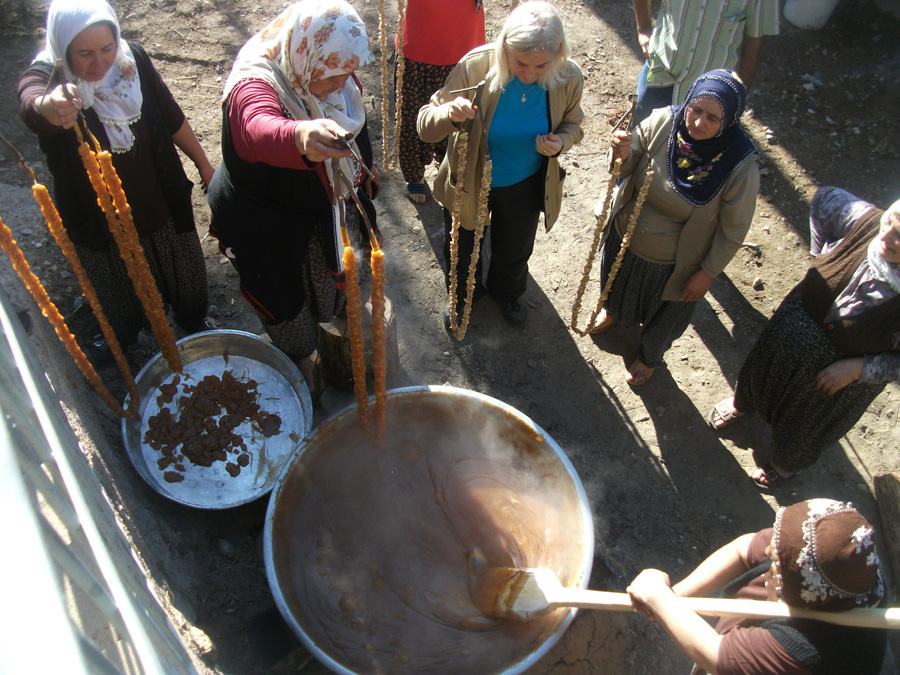Yöresel Tatlılardan Cevizli Sucuk