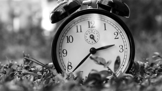 Dünya Saatini Geri Aldı Ama, Türkiye'de Saatler Seçim Nedeniyle Geri Alınmadı