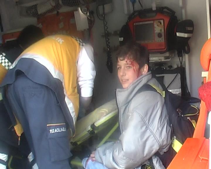 2 BİSİKLETLİ KAFA KAFA’YA ÇARPIŞTI: 3 YARALI