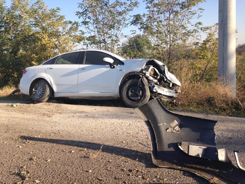 Ayvatlar İ.O önünde otomobiller çarpıştı